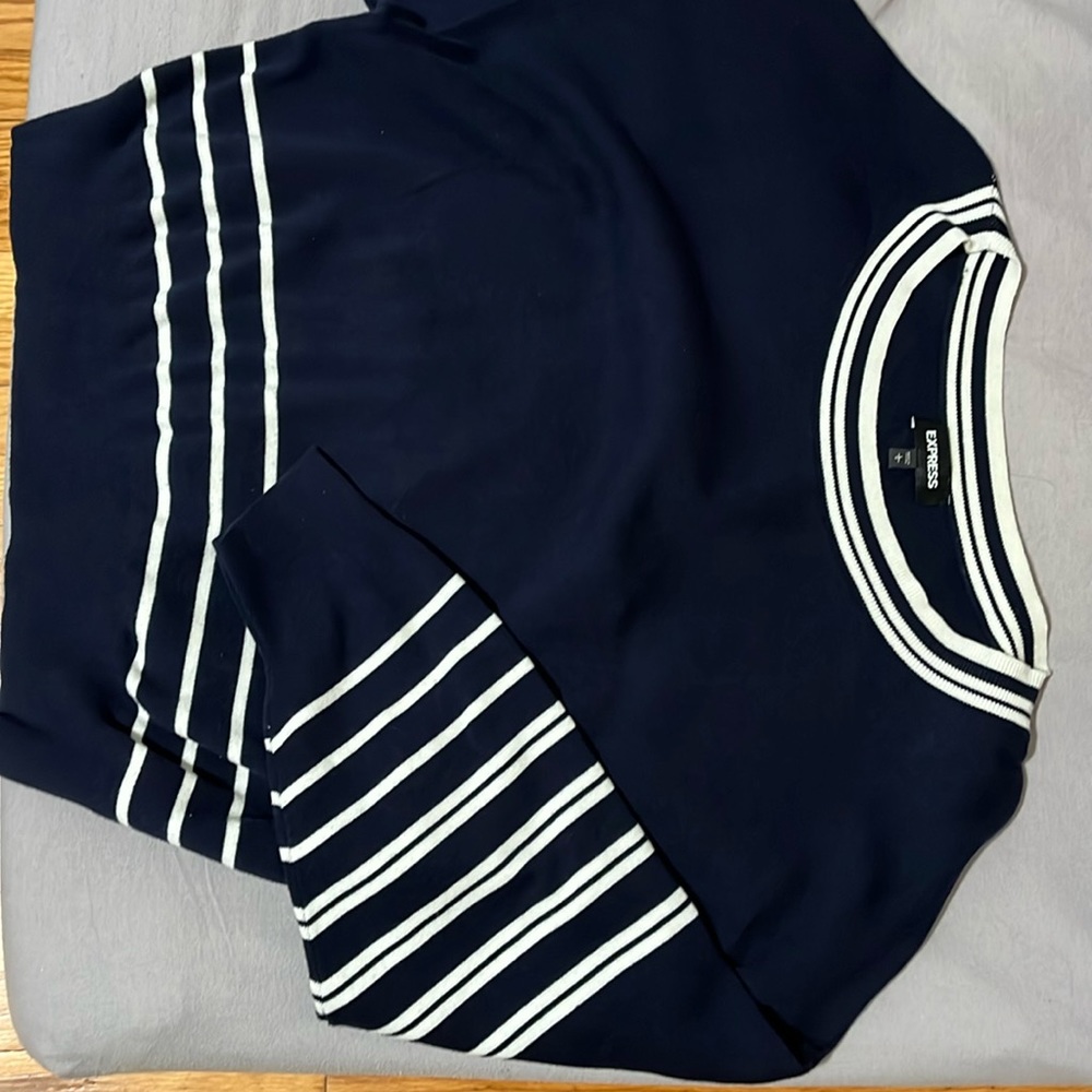 Express sweater, L